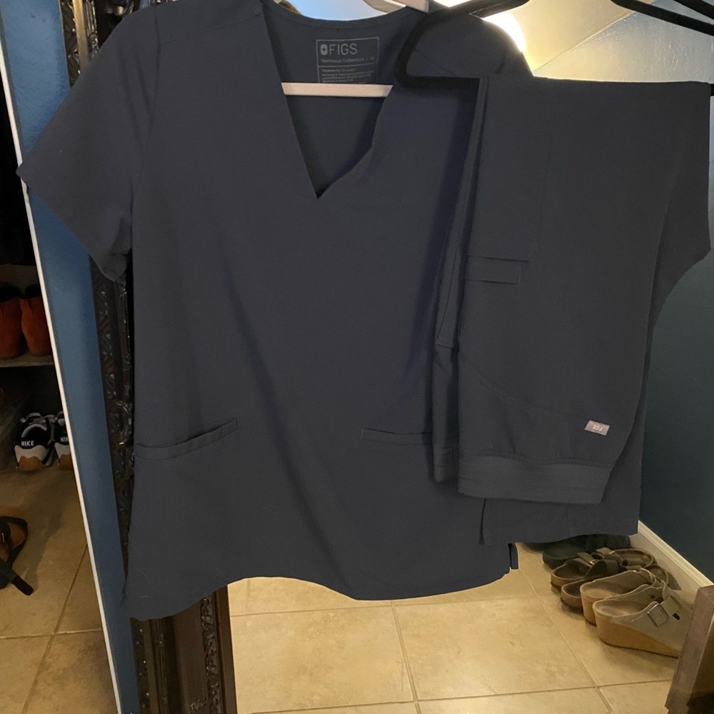 Figs Women's Scrub Set in Grey